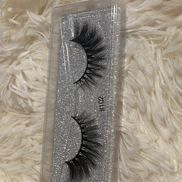 False lashes - Picture 3 of 9